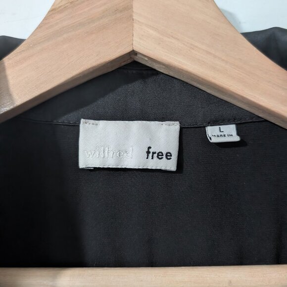 Aritzia Wilfred Free | Satin Tie-Front Short Sleeve Blouse In Black - Picture 3 of 10